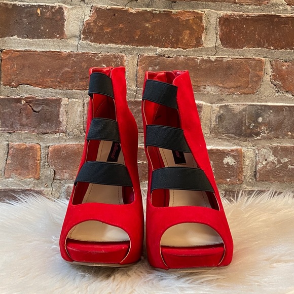 Dollhouse Spyglass Red Open Toe Heels, Size 11 - Picture 5 of 16